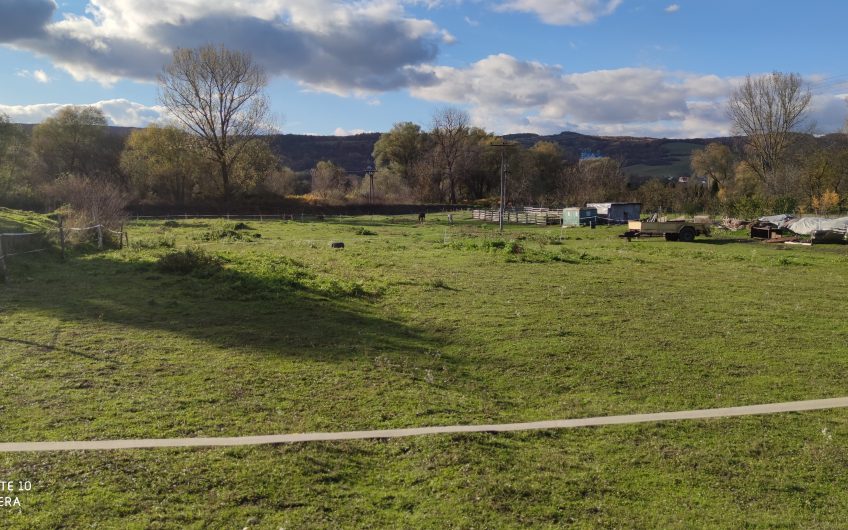 Predaj – pozemok 4270 m2 určený na výstavbu domov 42,-/m2 – Petrovany