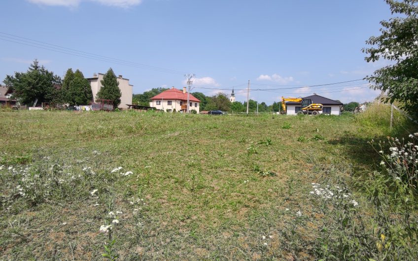 Predaj – pozemok 4270 m2 určený na výstavbu domov 42,-/m2 – Petrovany