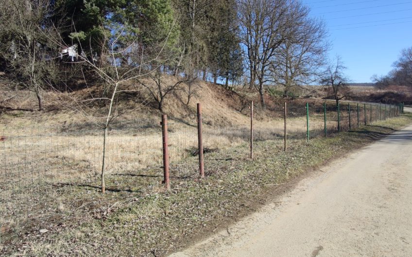 predaj – pozemok so starším domom – Petrovany