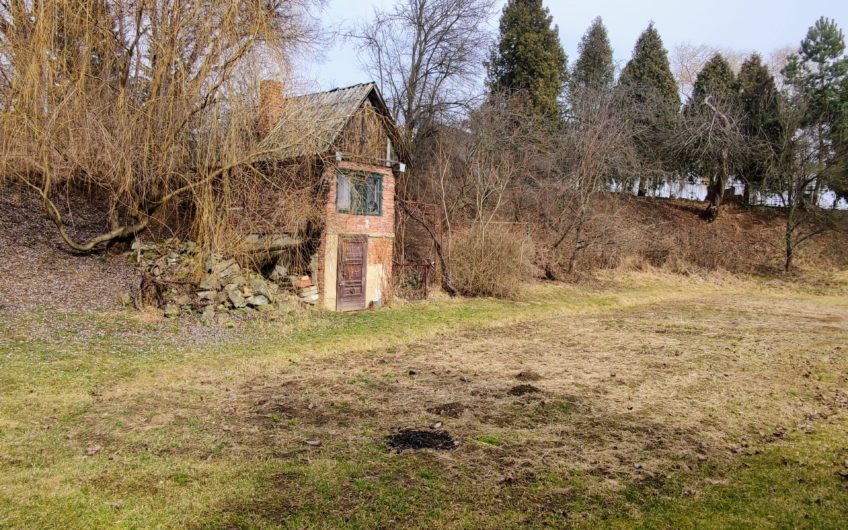 predaj – pozemok so starším domom – Petrovany